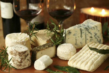 Presentació amb diversos tipus de formatge: Mas Garet, Brique de Loubresac, Brillat Savarin, Le Crotin i Stilton blau. Tots D.O.P.