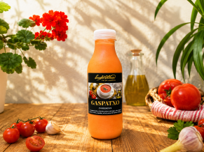 Ampolla de gaspatxo de 500 ml elaborada per Escofet Oliver amb ingredients naturals.
